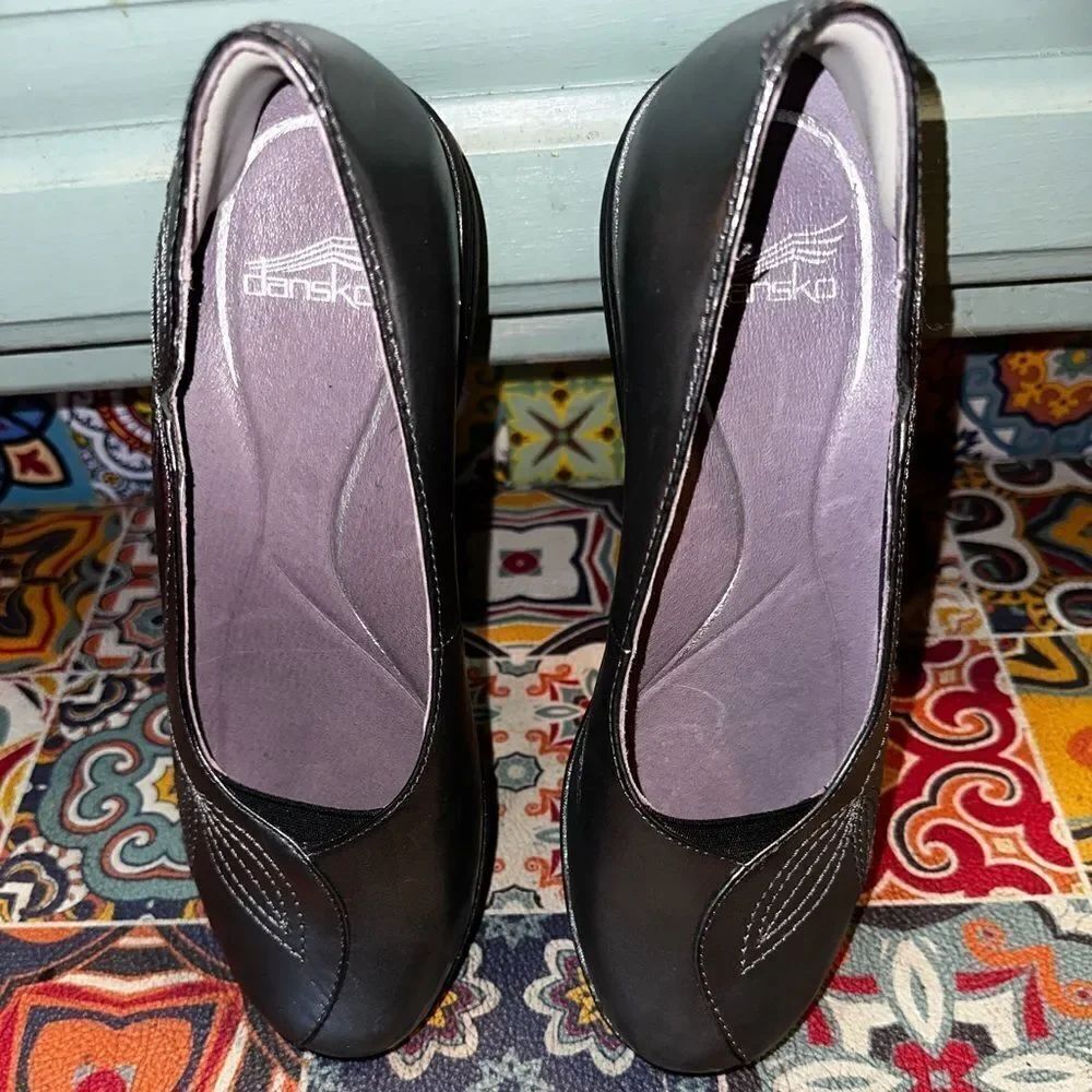 Dansko Womens pewter Mindy Leather Flat Size 37 Slip On Floral Flexible Comfort
